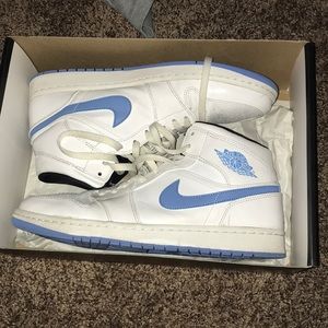 Jordan AJ1 mid Legend Blue